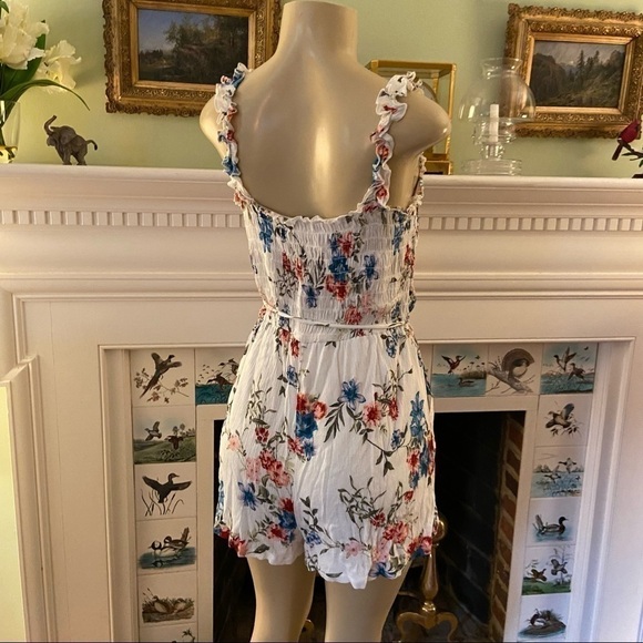 LILY Rose gauzy romper with smocked bodice and side pockets. Adorable for summer - Picture 2 of 4